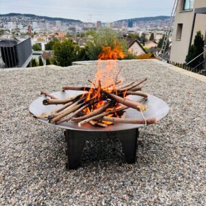 Feuerschale auf Sockel