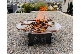Feuerschale auf Sockel aus Cortenstahl